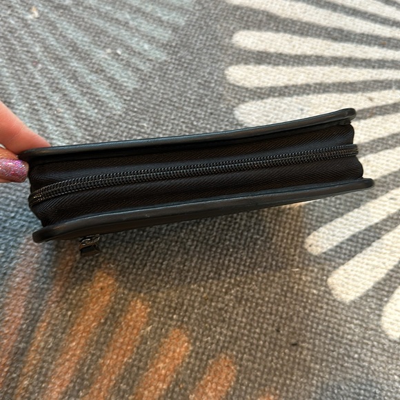 COACH BLACK LEATHER ZIP-AROUND TRAVEL WALLET - Picture 4 of 7